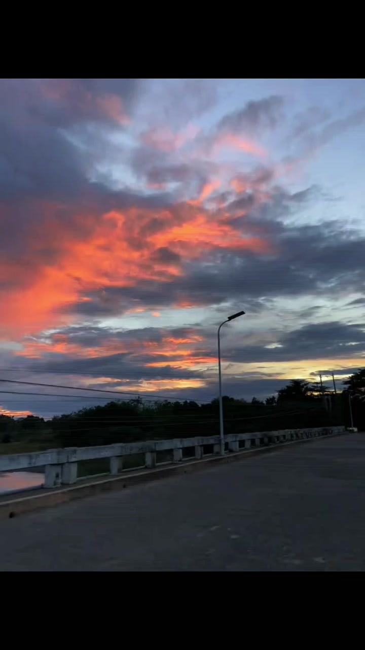 @𝒊𝒕'𝒔𝒎𝒆-𝒌𝒆𝒂𝒏𝒏𝒂