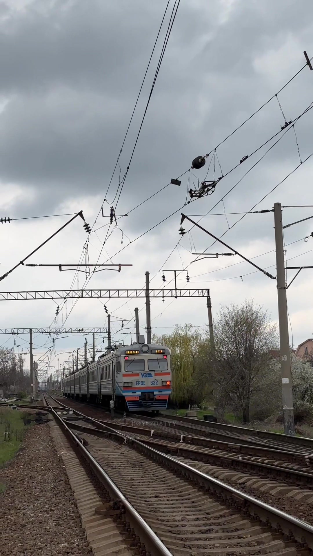 @𝙿𝚘𝚢𝚎𝚣𝚍𝚊𝚝𝚢𝚢🚂🇺🇦