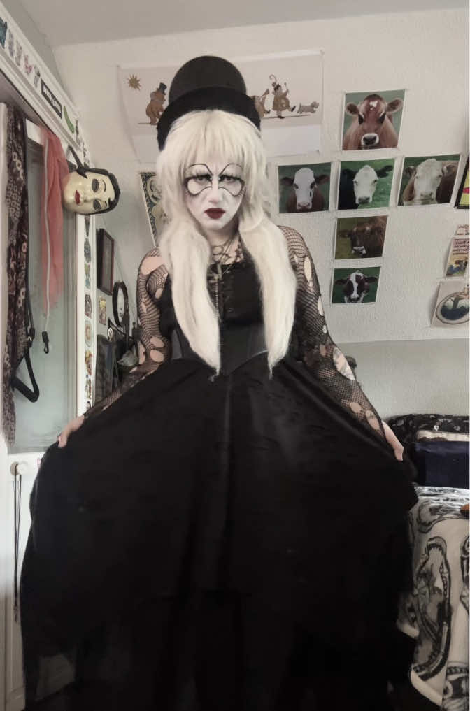 @dollygoth666