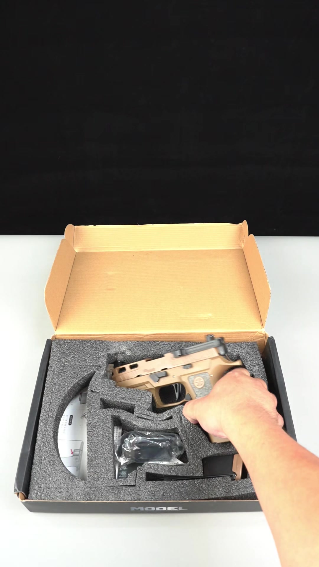 @akagtoy.com