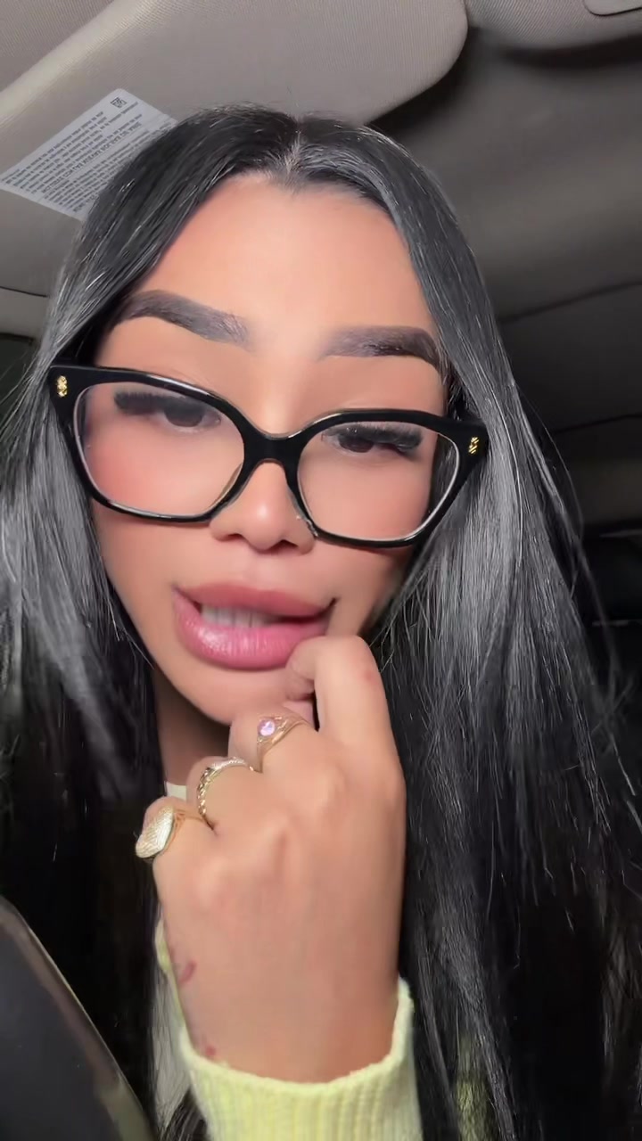 @Tatiqueenoficial 🦋