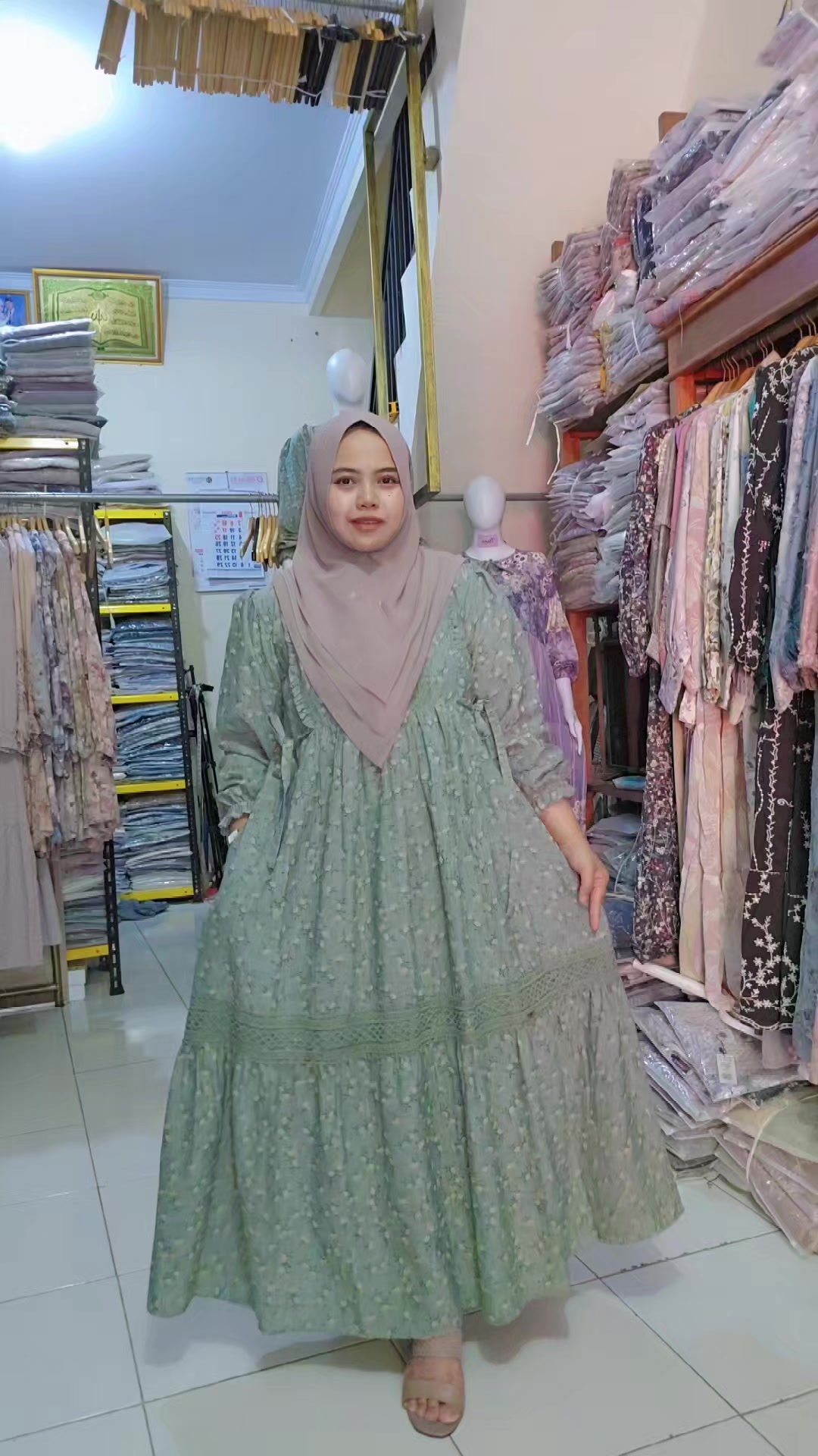@Tiana store