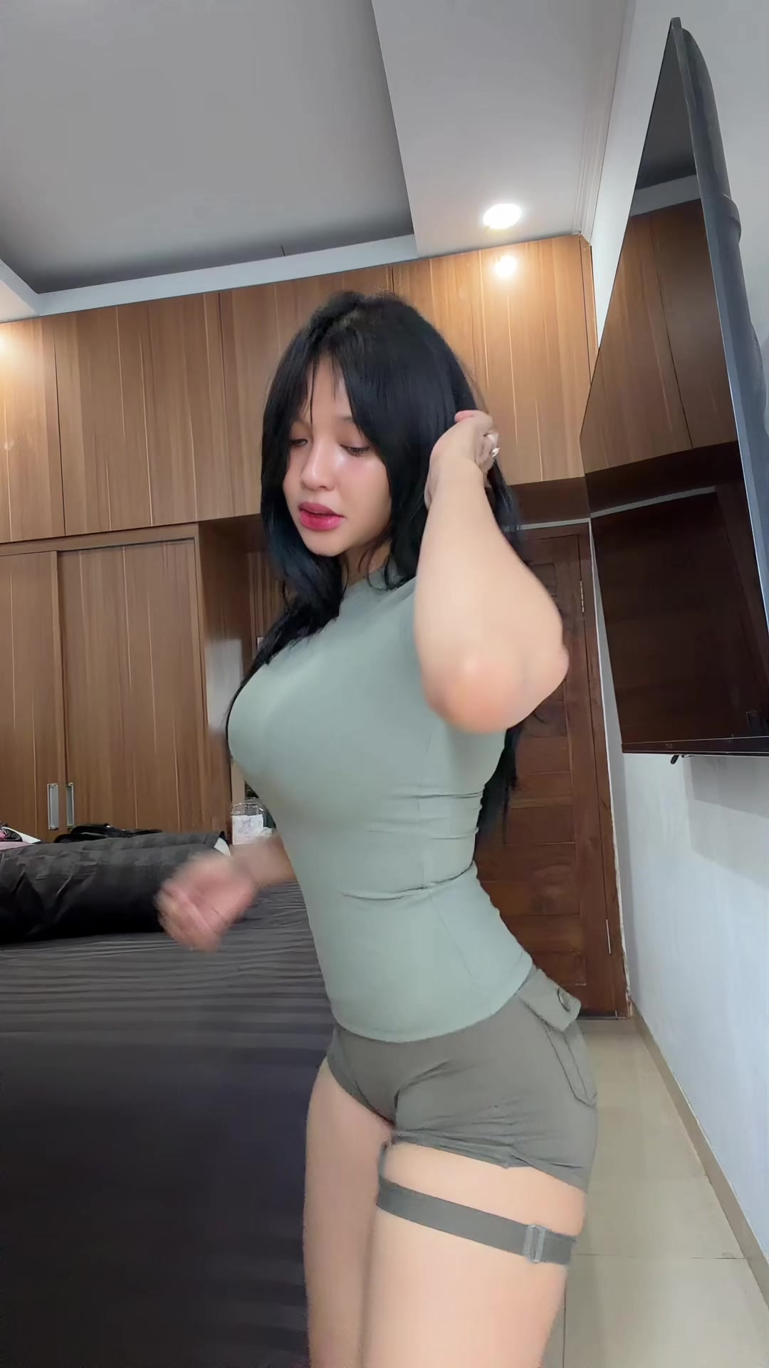 @Adenia27_
