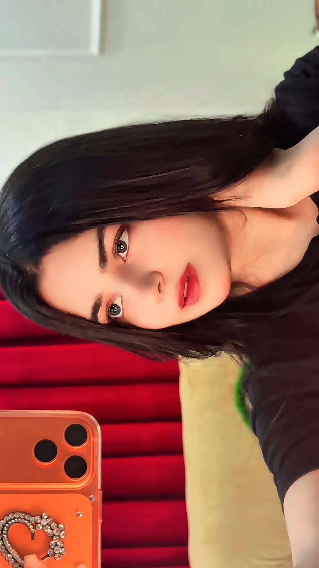 @👑 𝑸𝑼𝜠𝜠𝑵 𝑮 👑
