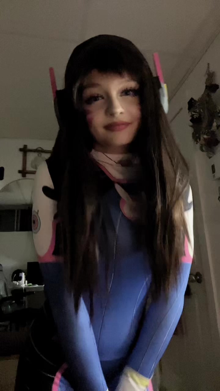 @_axhley_