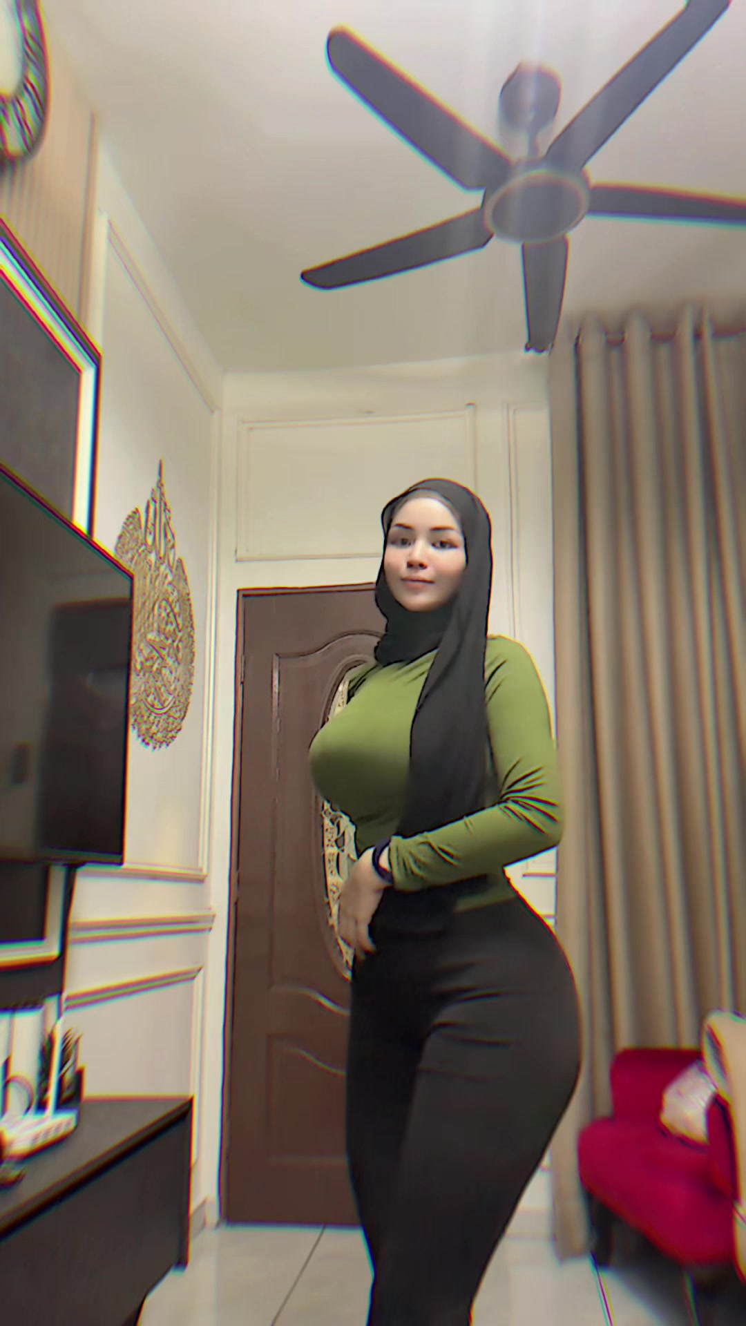@Mia_Razak9