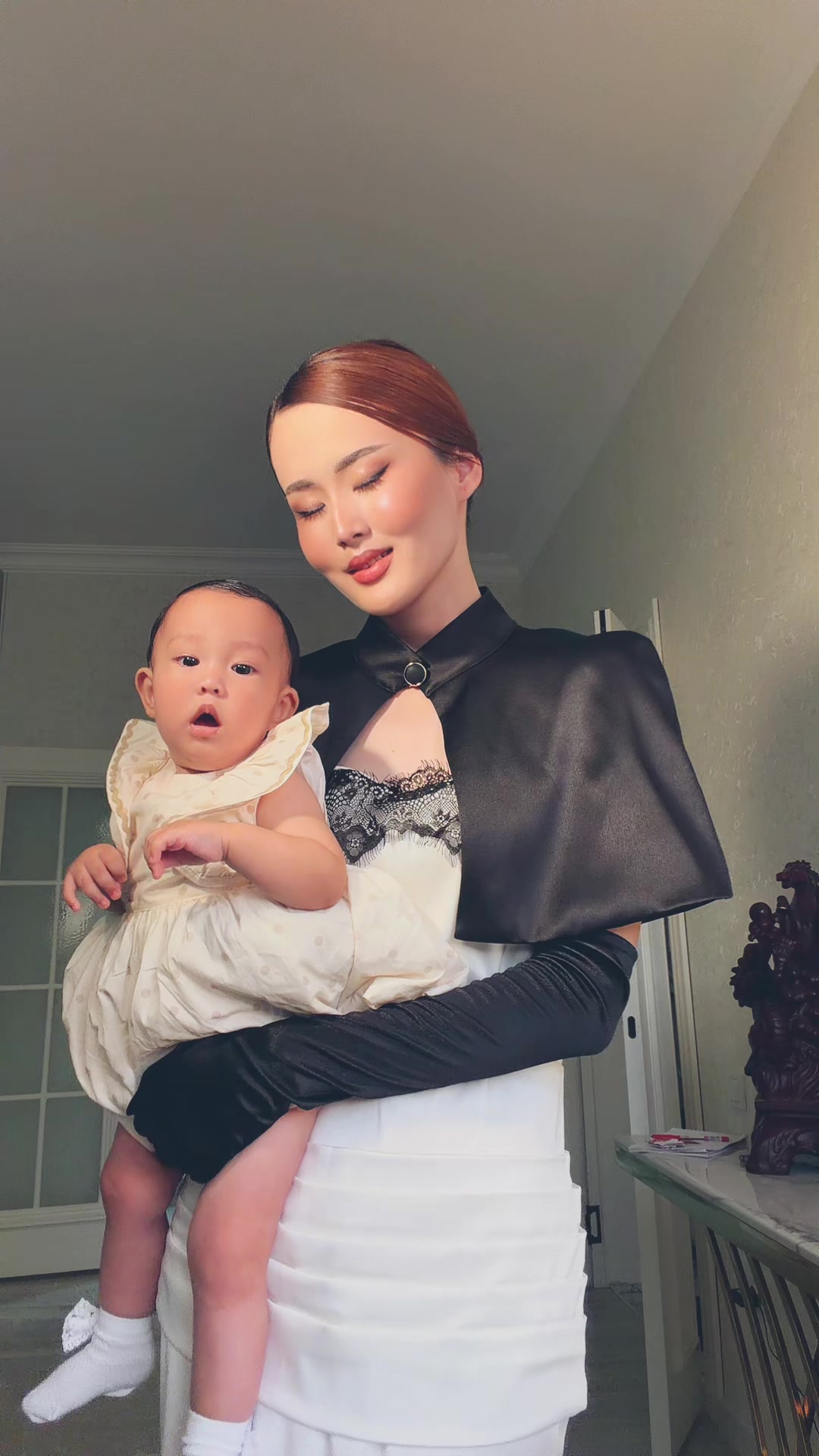 @UGС |Mom |model