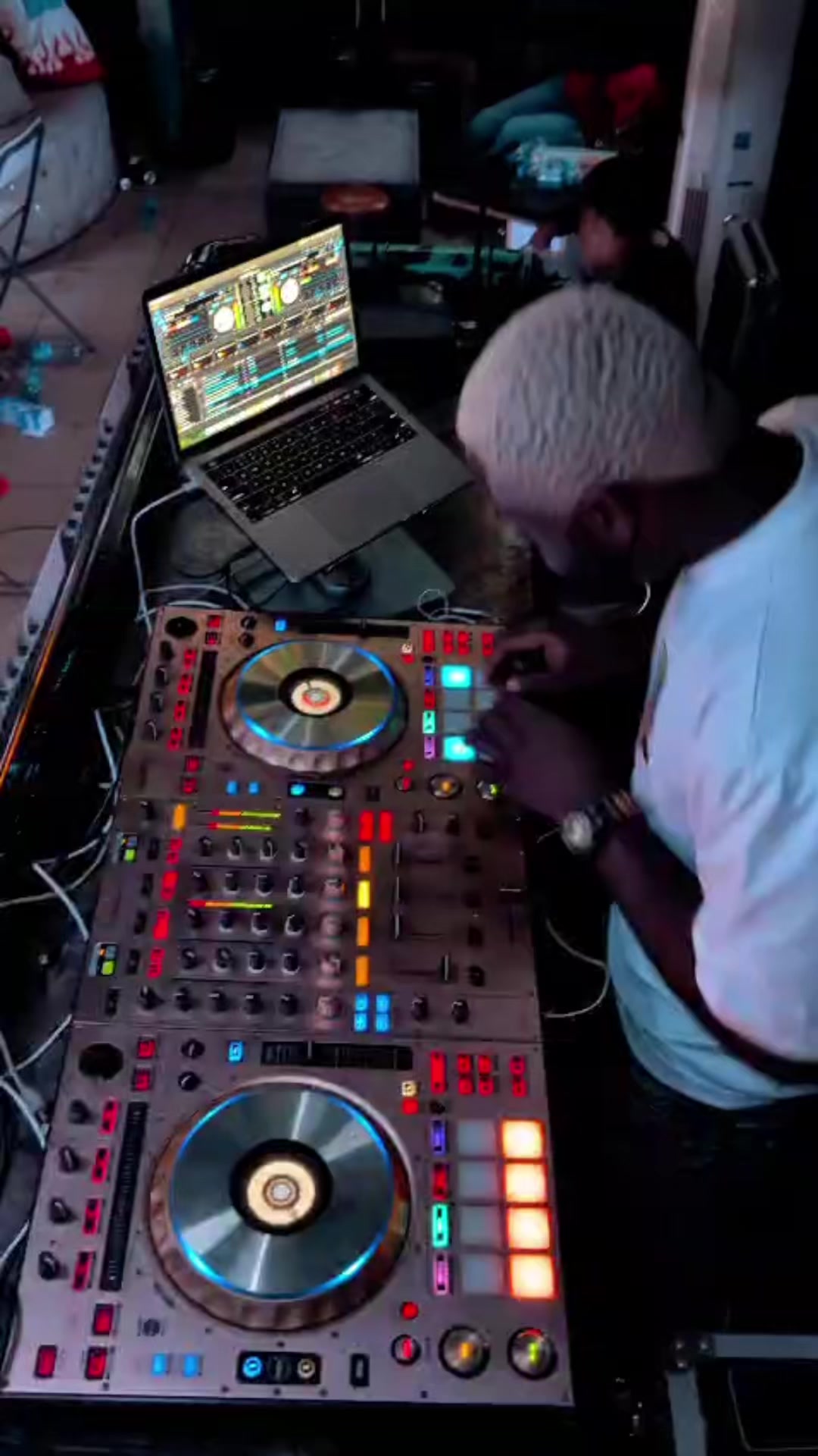 @Dj_Bayorlesky