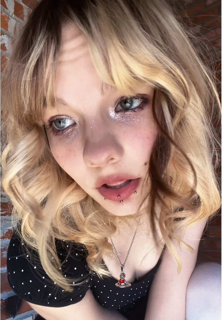 @emoanya