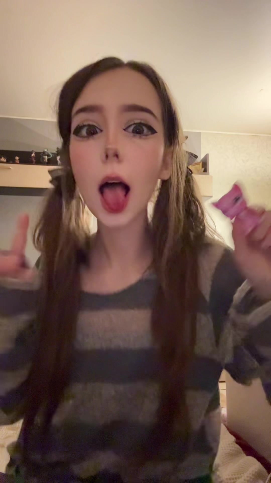 @Котя :3 😝