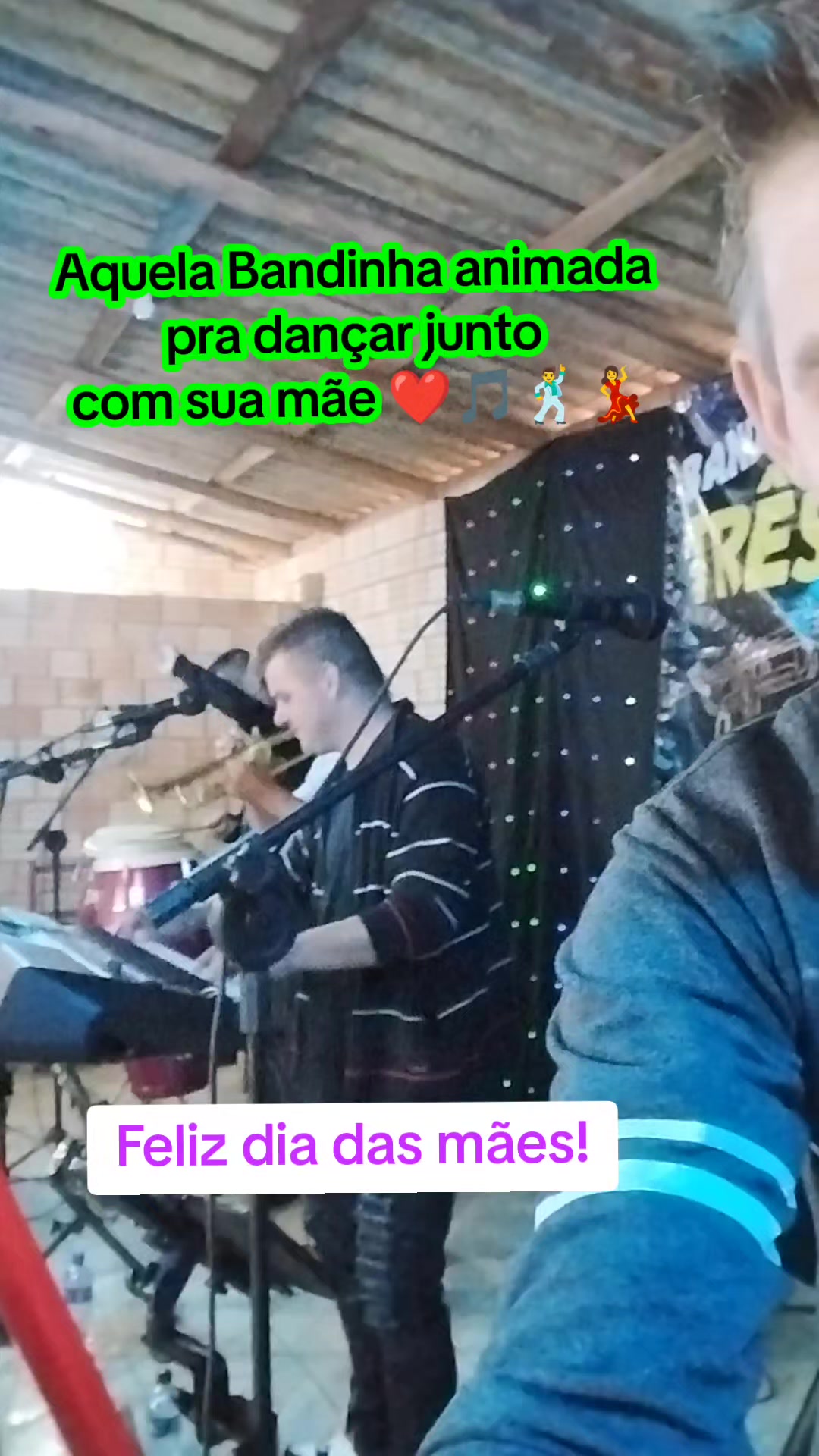 @Tr&ecirc;s Hermanos