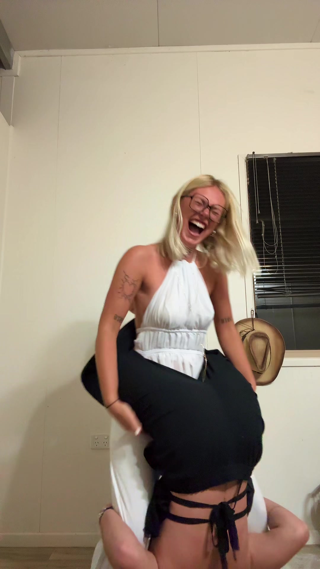 @loupsqq
