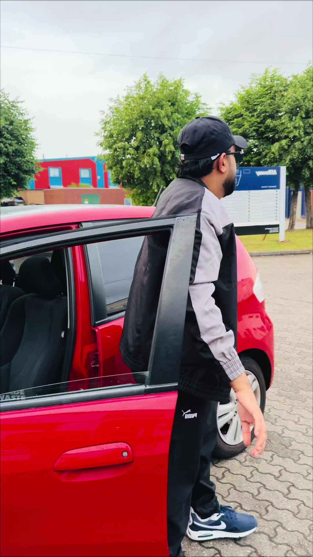 @Usama Gagh 🇵🇰 🇬🇧