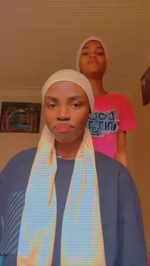 @Just _ laris🦄