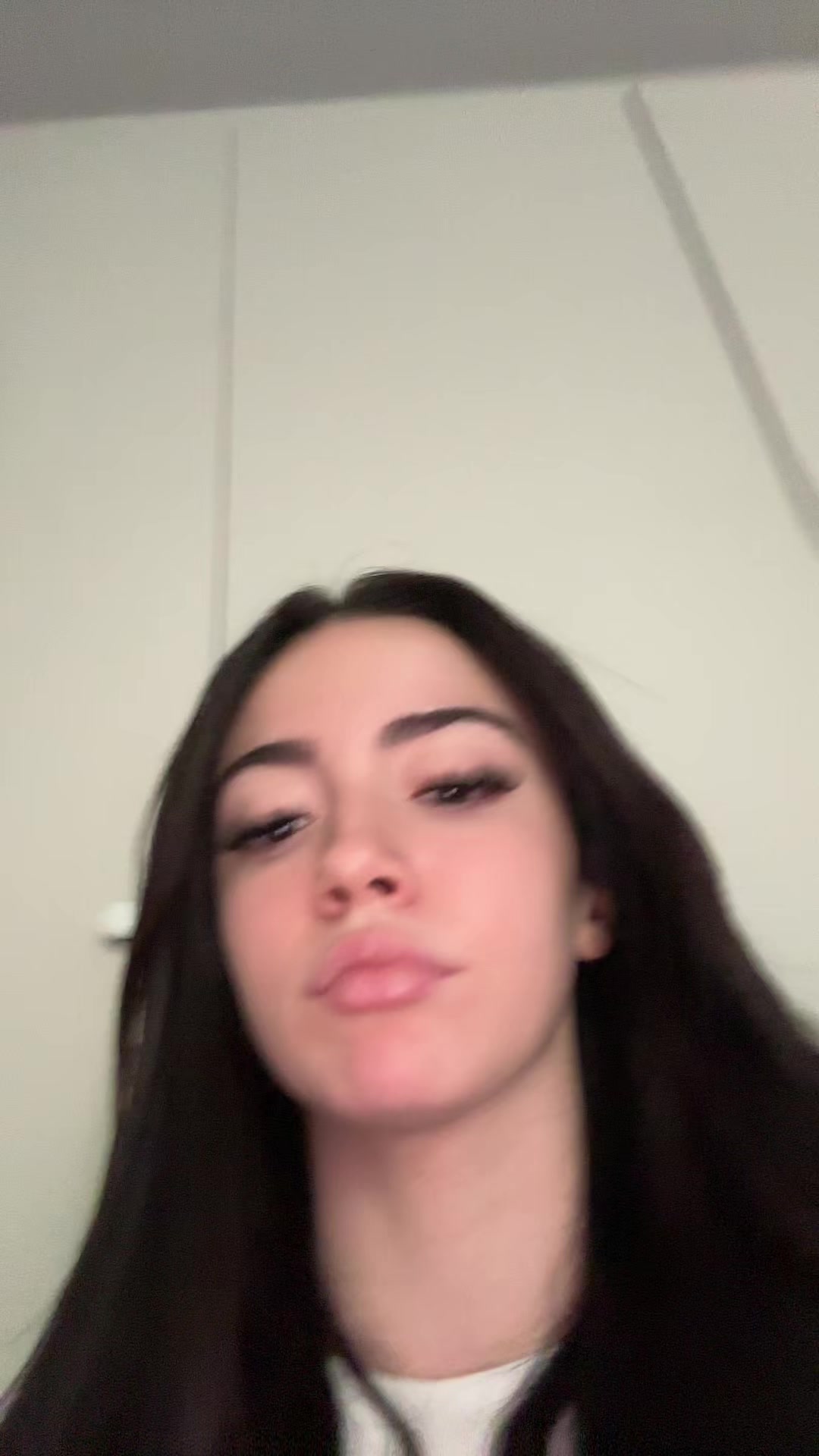 @lari📲
