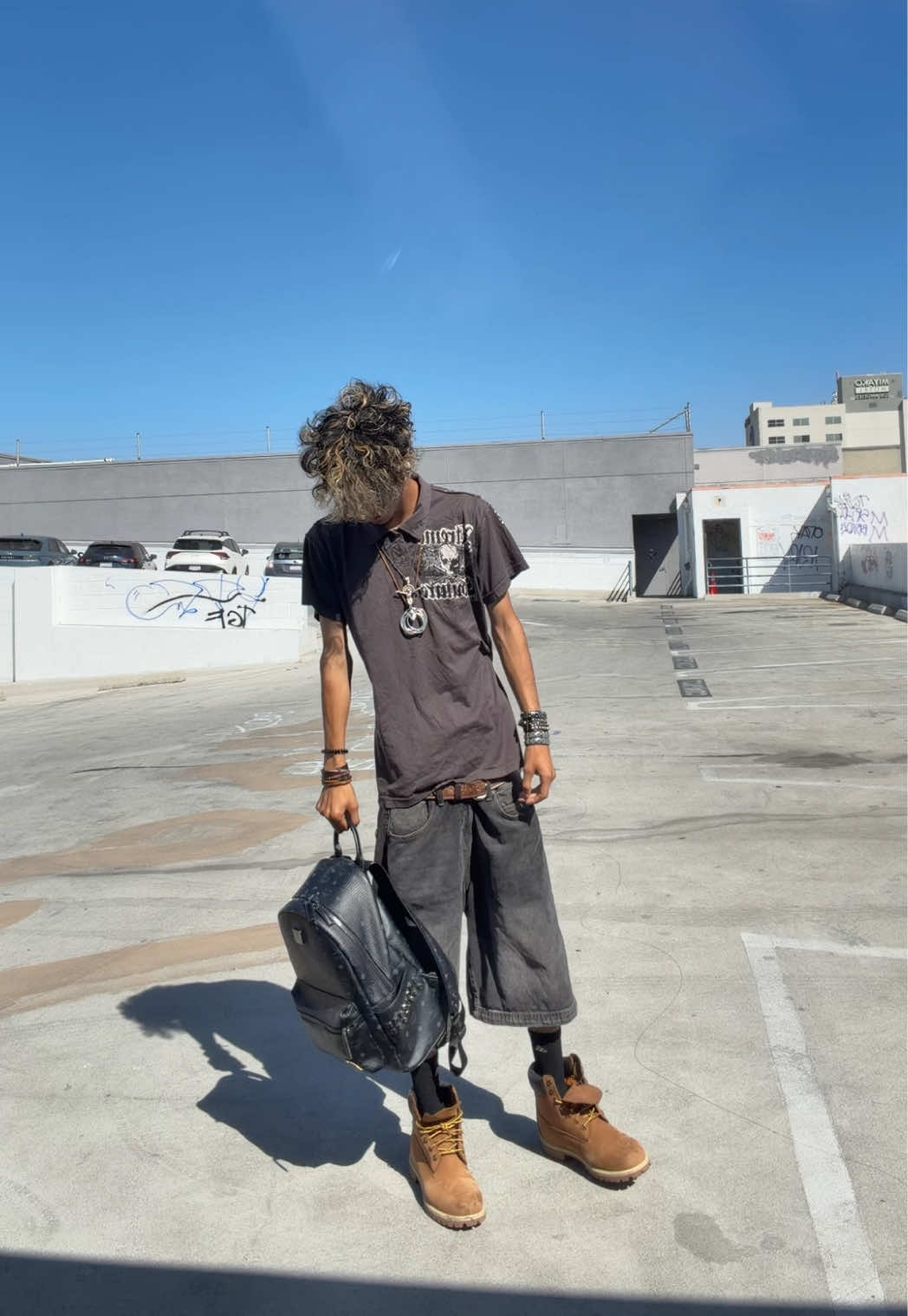 @⃟