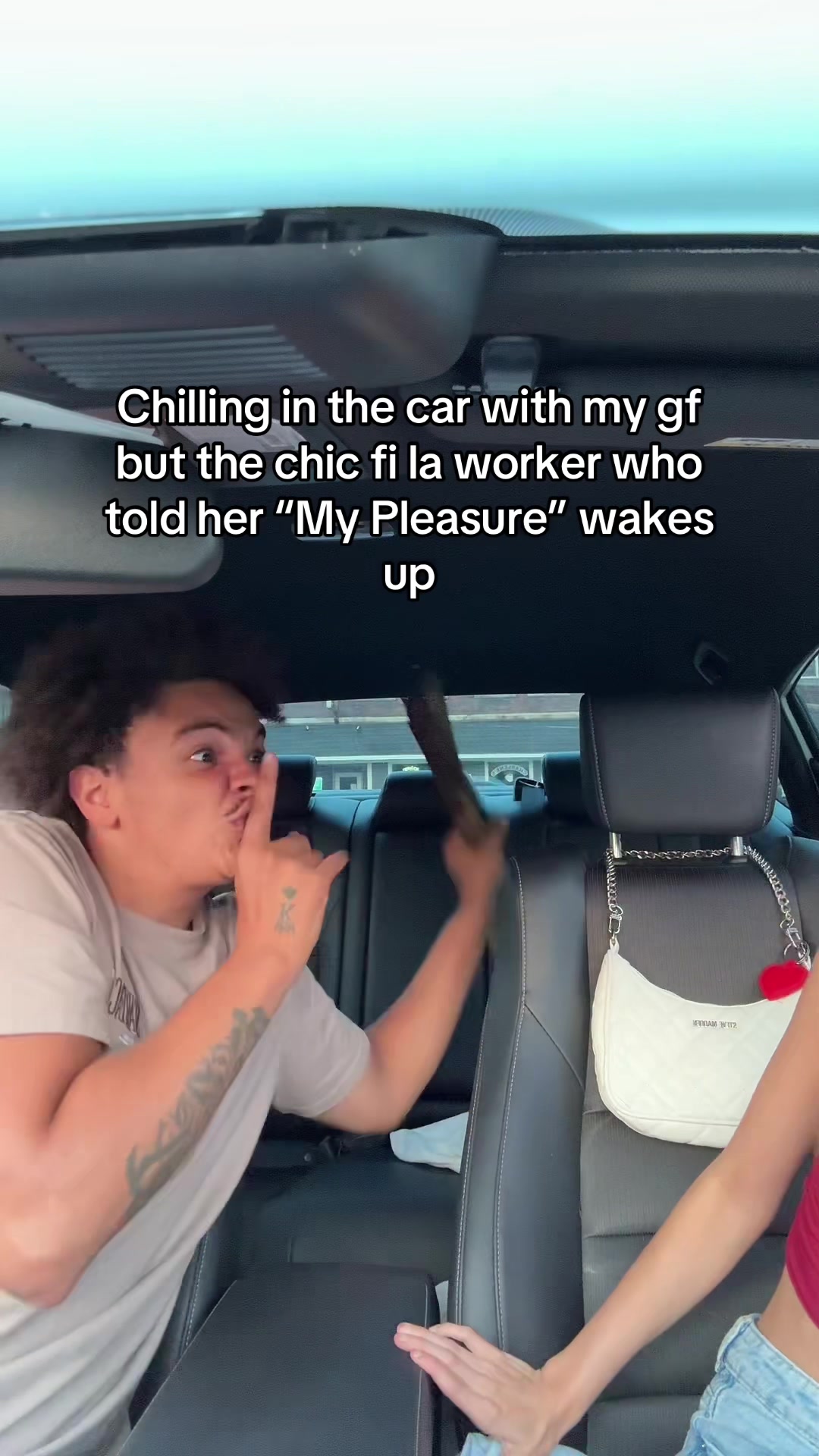 Butt so big it ripped the leggings 😩 | 👸🏽Anniee🦴 (@mastiff_runaway)