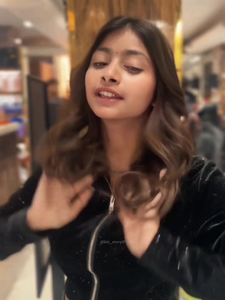 @AYESHA_KHAN_