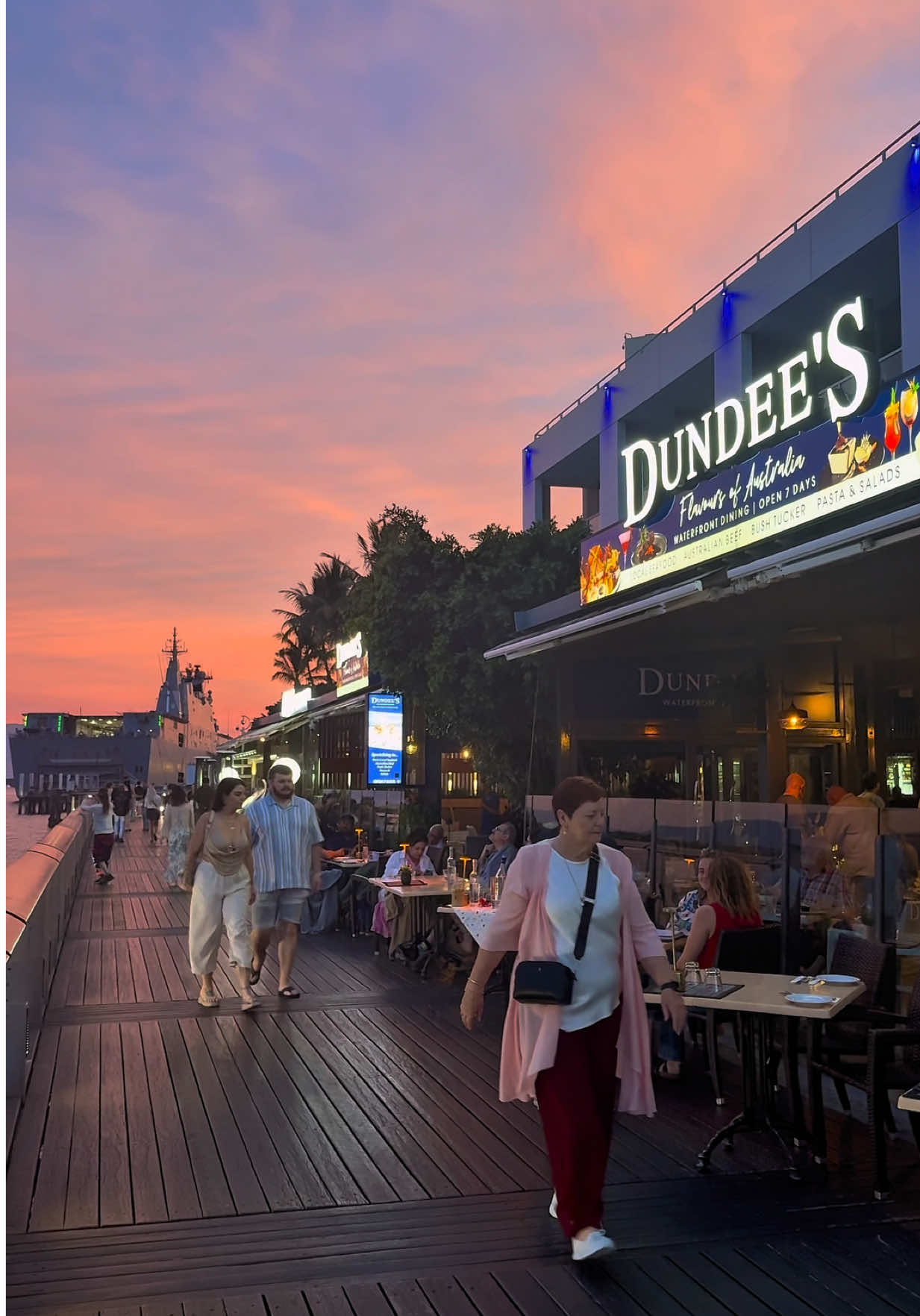 @Dundee&rsquo;s on the Waterfront