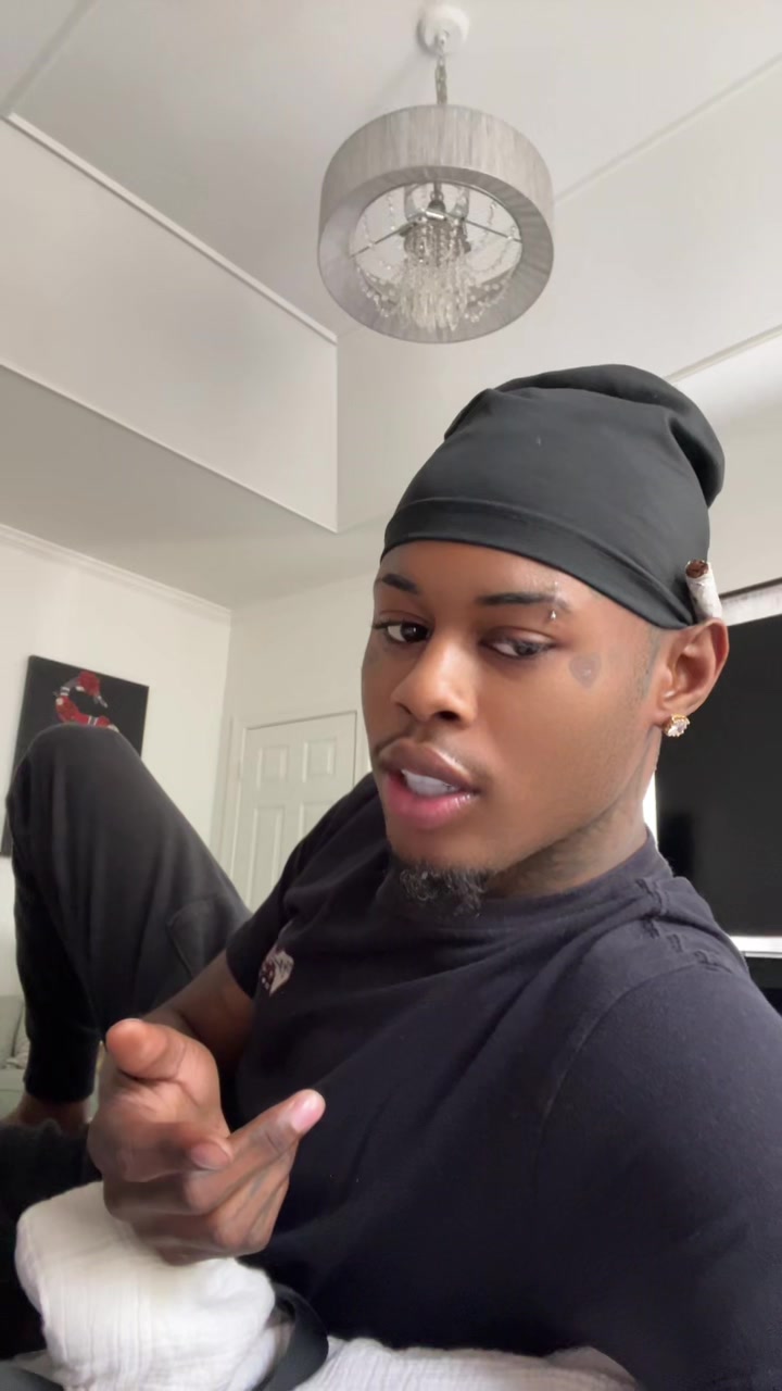 @Dollboy