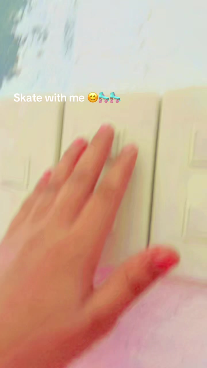 @Roller skate 🛼
