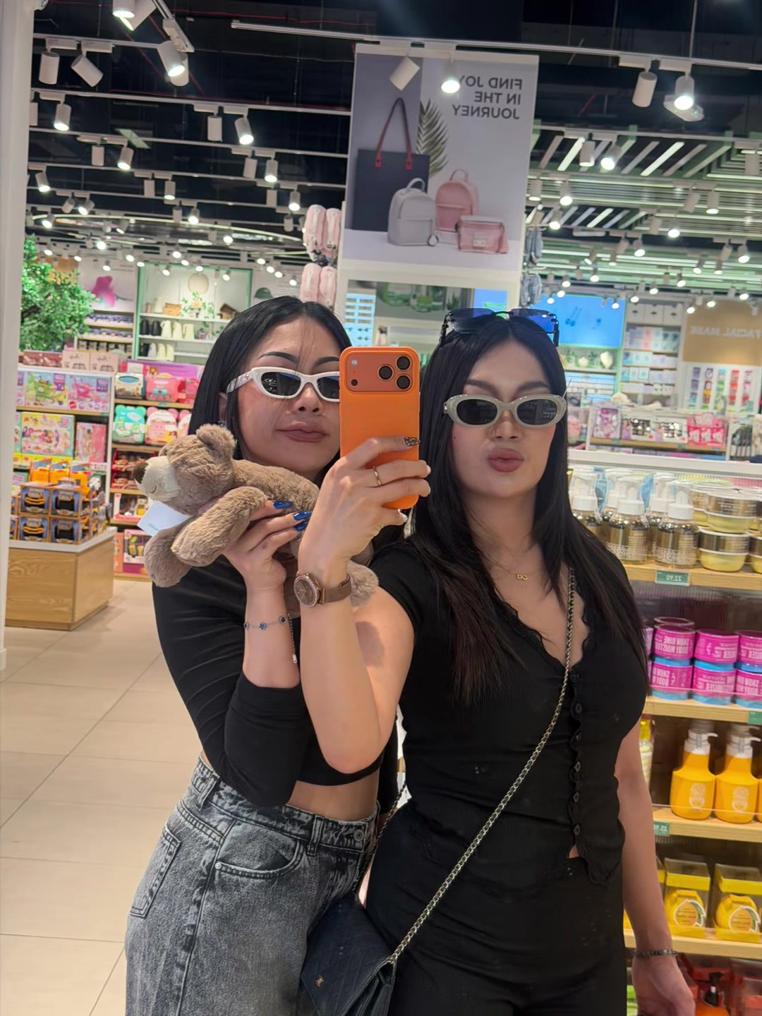 @Lasinee 🇹🇭🇦🇪