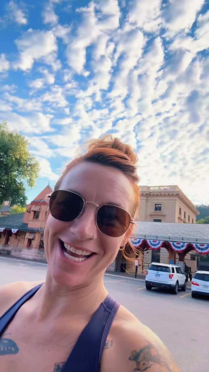 @sarahdoeshustlehard