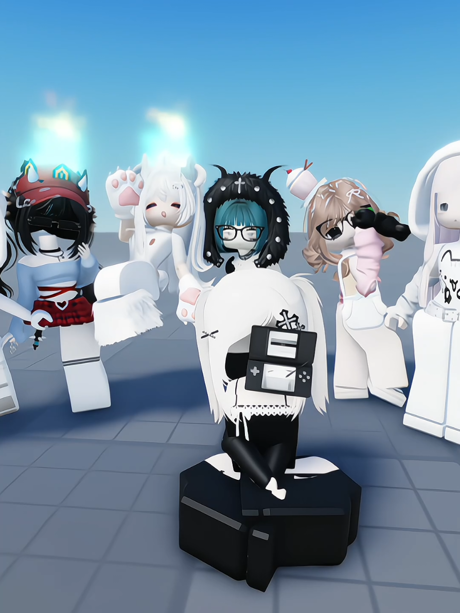 @₊⊹ 𝙔𝙚𝙮𝙚⋆˚ 𝜗𝜚˚⋆
