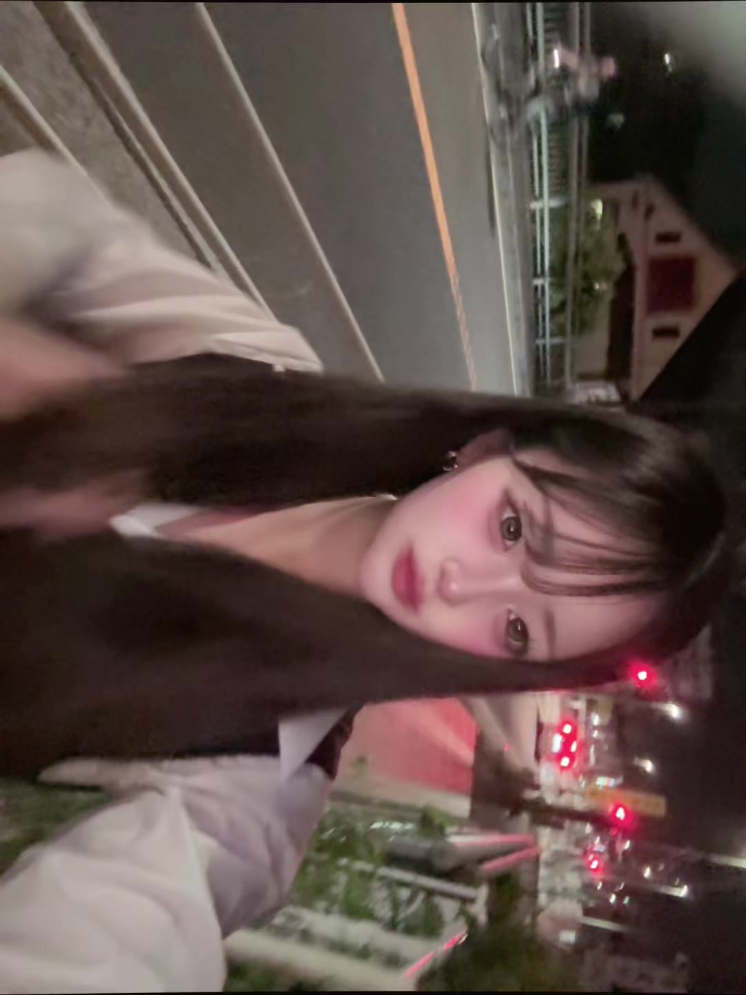 @まな