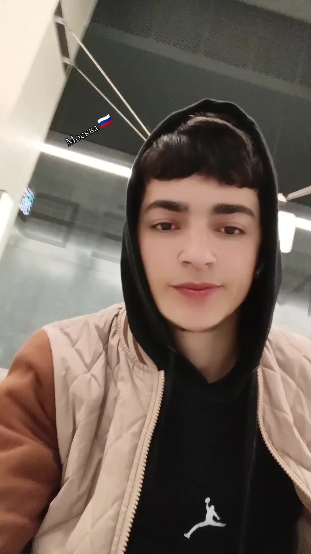 @𝒃𝒂𝒄𝒉𝒂𝒊 𝒐𝒅𝒊 🌚🌝