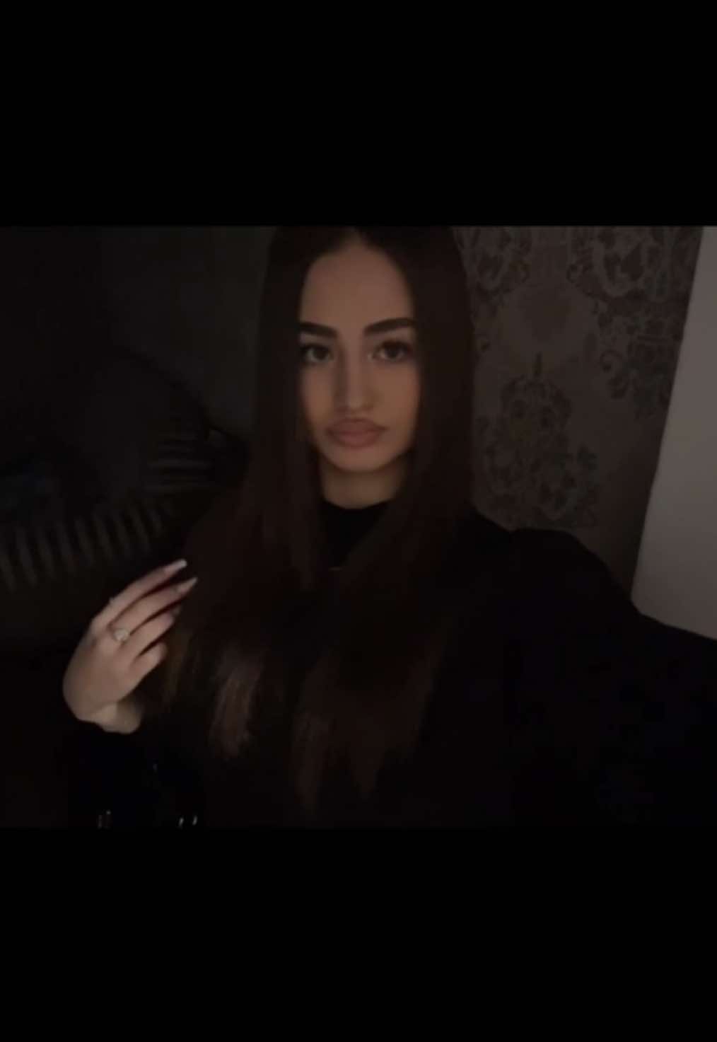 @adelayna_sb