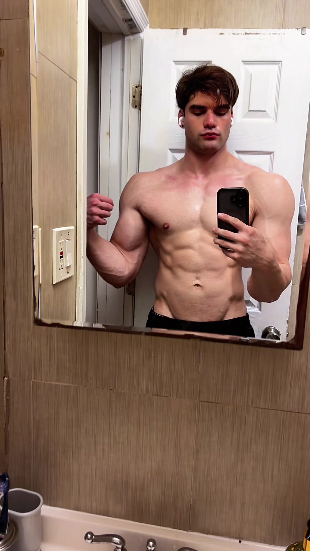 @ᛣayro