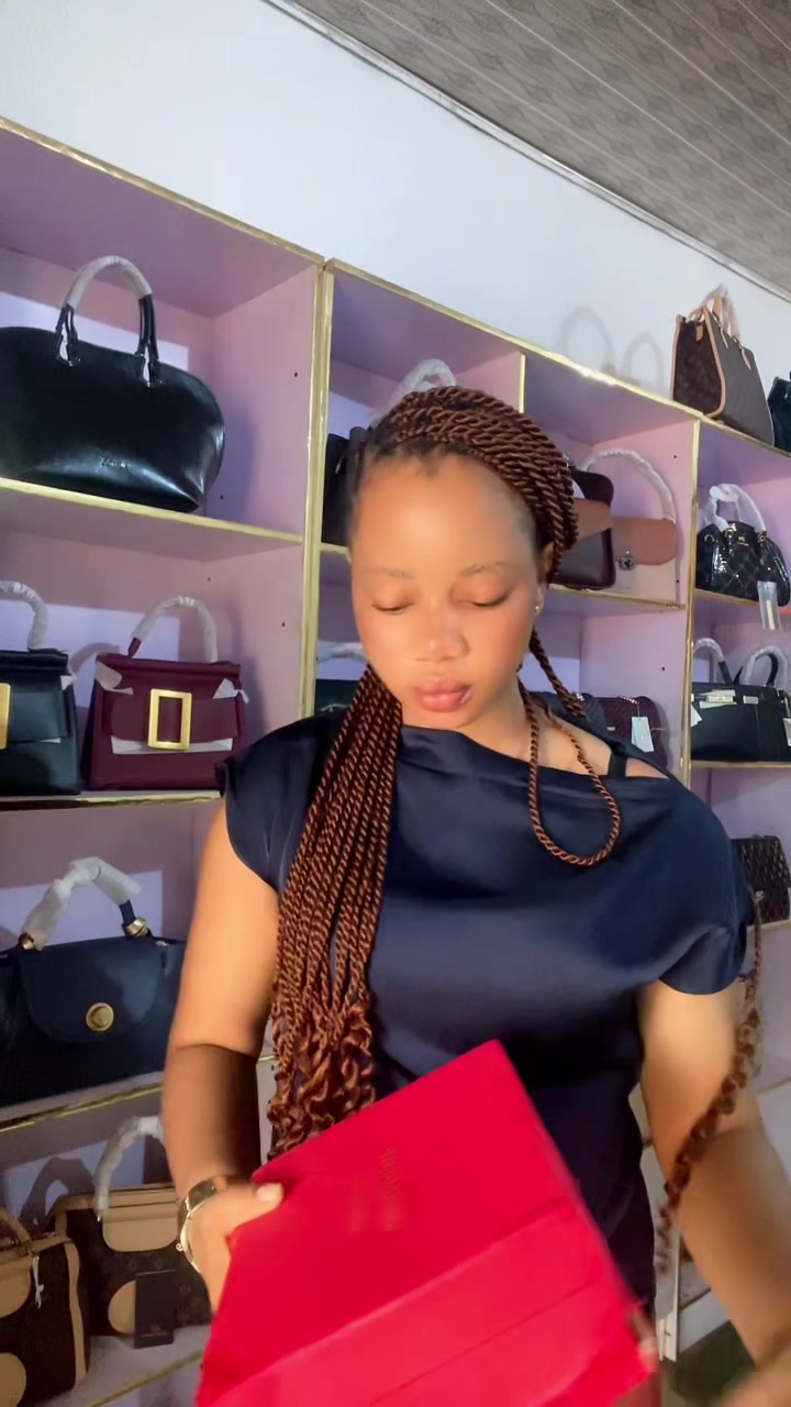 @OWERRI BAG VENDOR (VC)