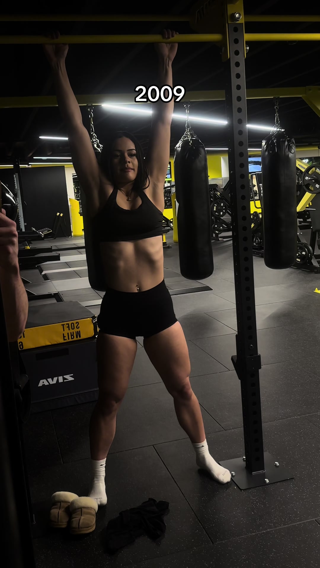 @Barbell brunette
