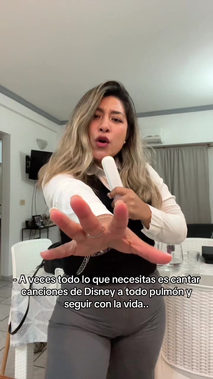 @hola.soygisee
