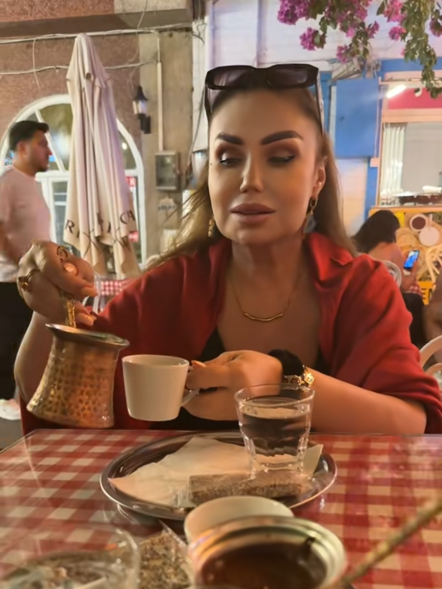 @K&ouml;n&uuml;l Kərimova rəsmi🎤