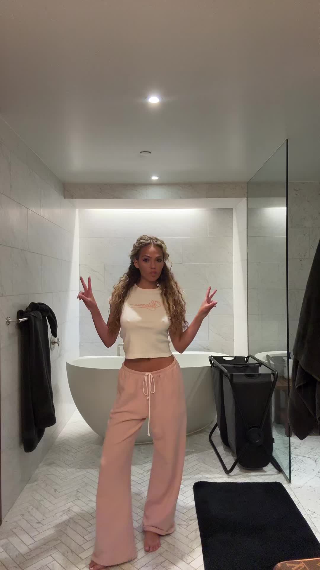 @avari_lanai