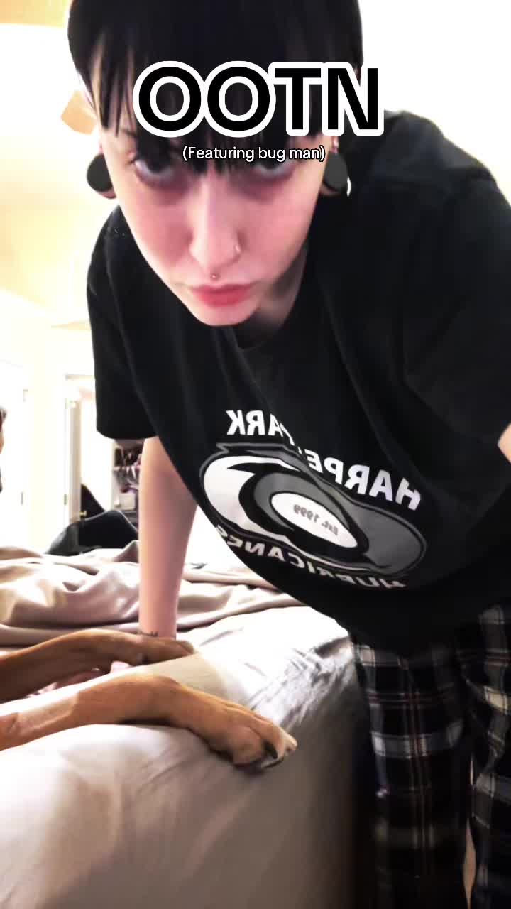 @spookyfruitbat