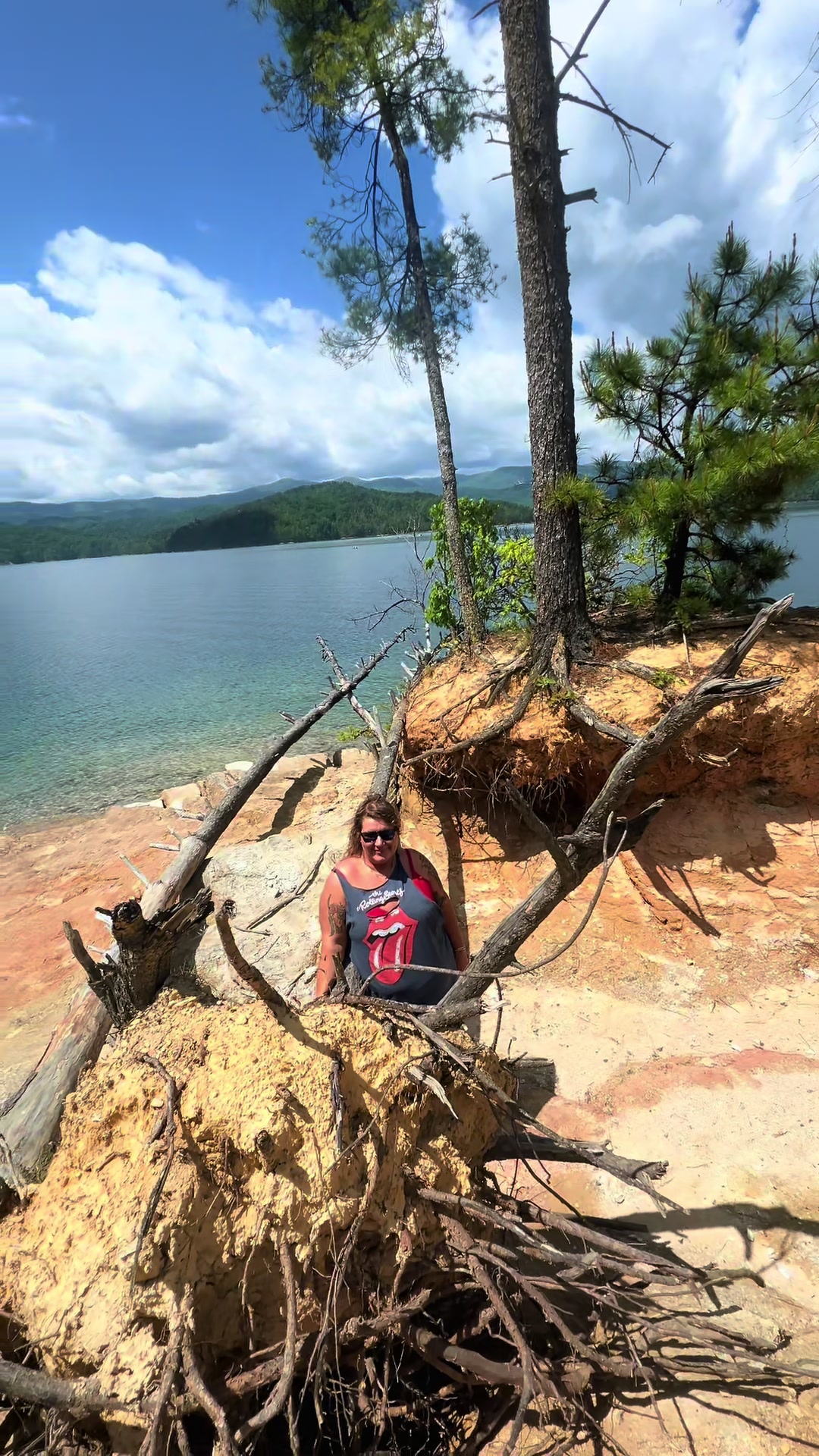 @🌳 🛶 🐊  SHARI 🥾🏔️