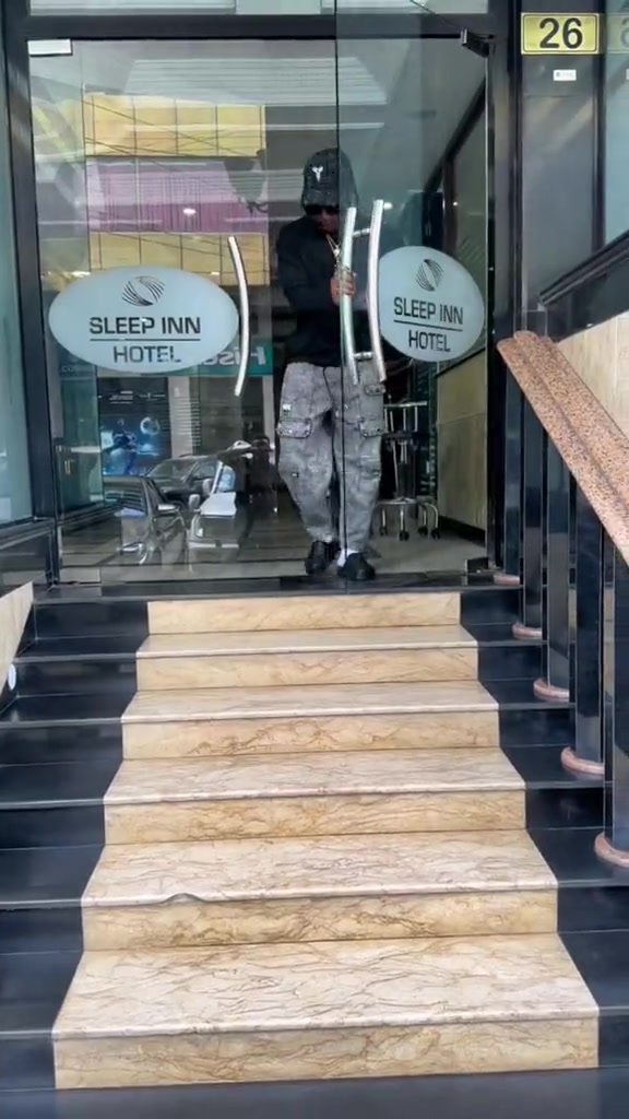 @Mr.Ananas.Zanzibar