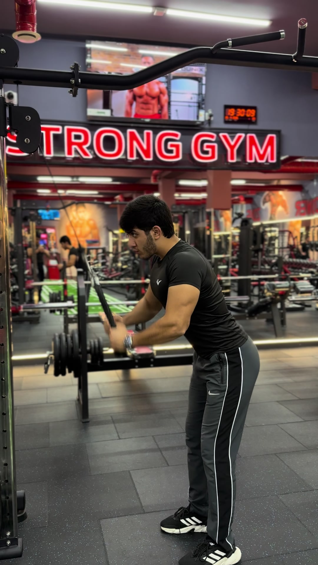 @Sadiq_GYM🦍💪