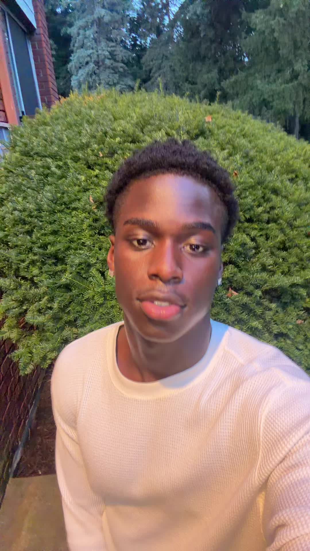 @Dee🌟