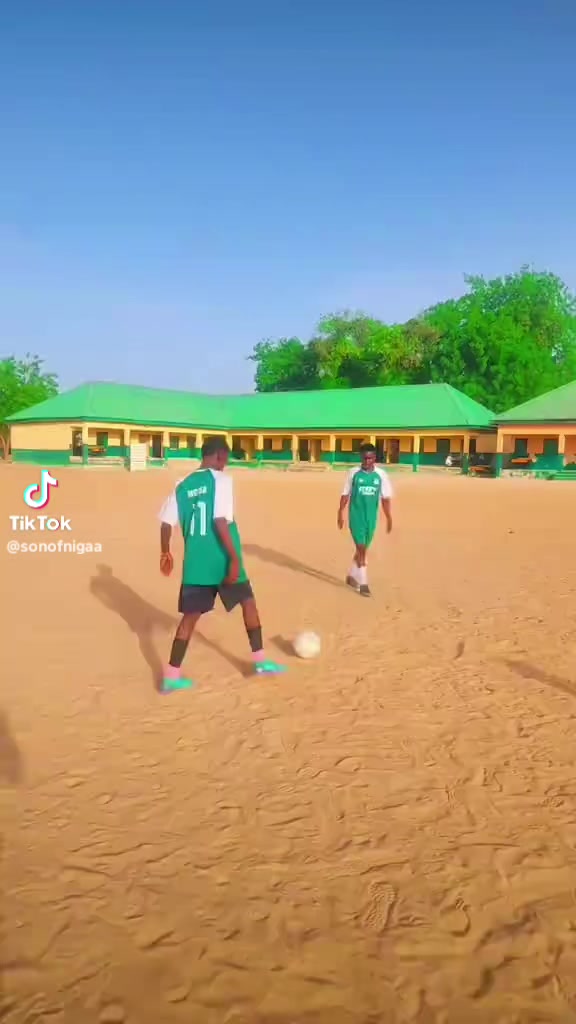 @itz bolomson footballer