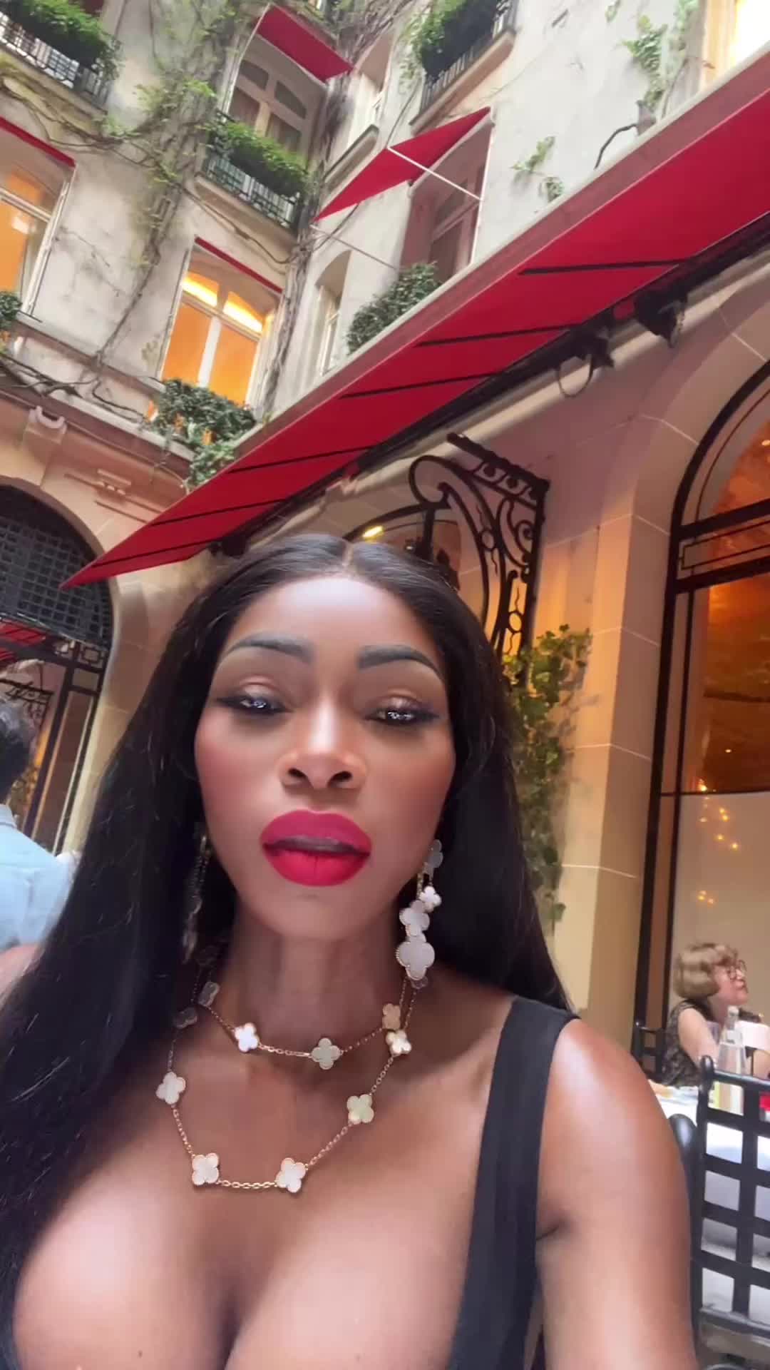 @Olivia La Fabuleuse