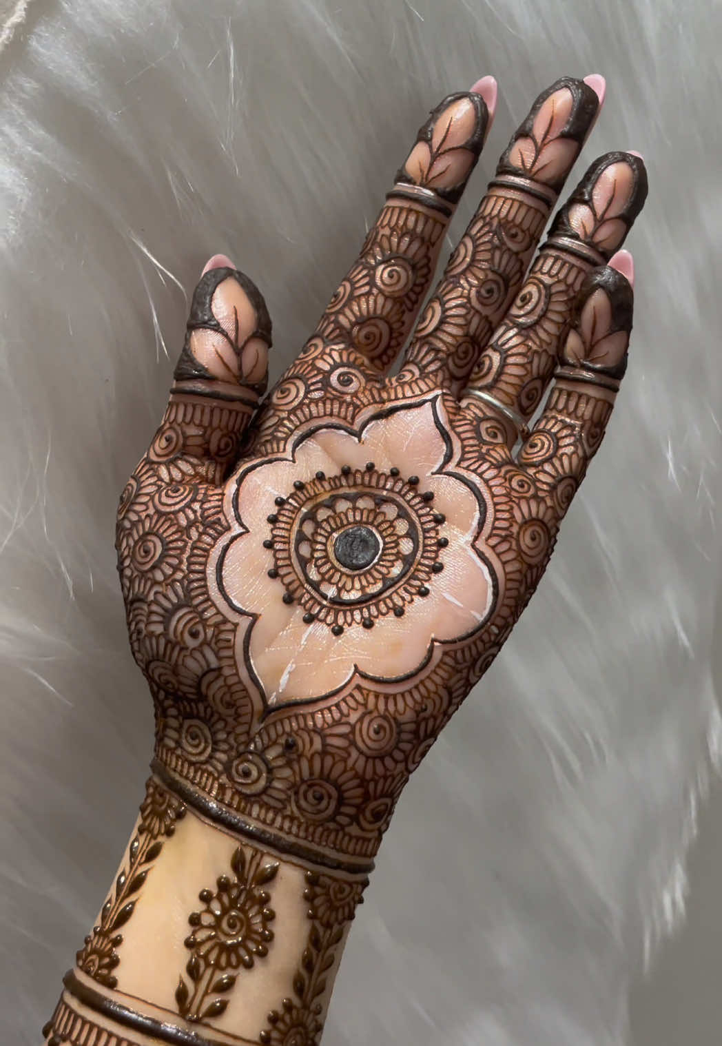 @charmsofmehandi