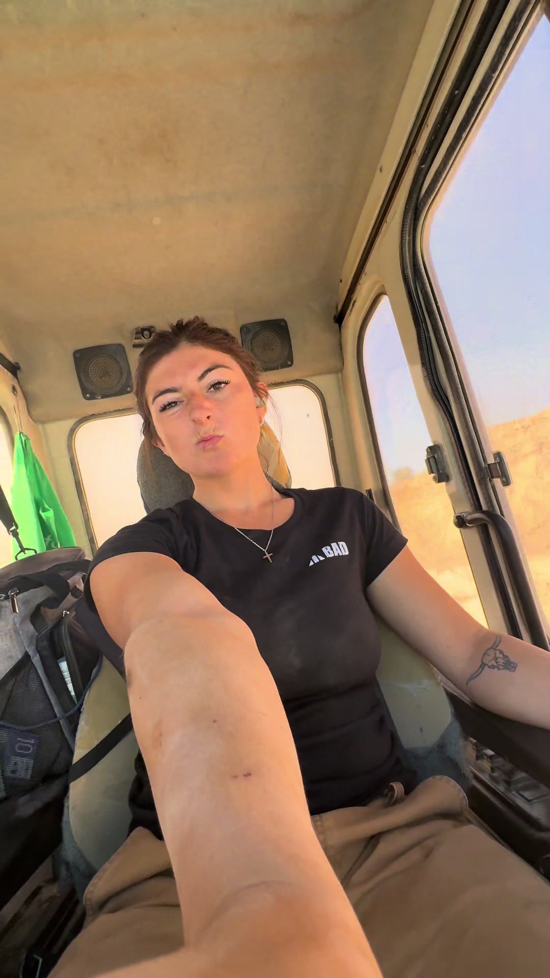 @LexxExcavatorChick