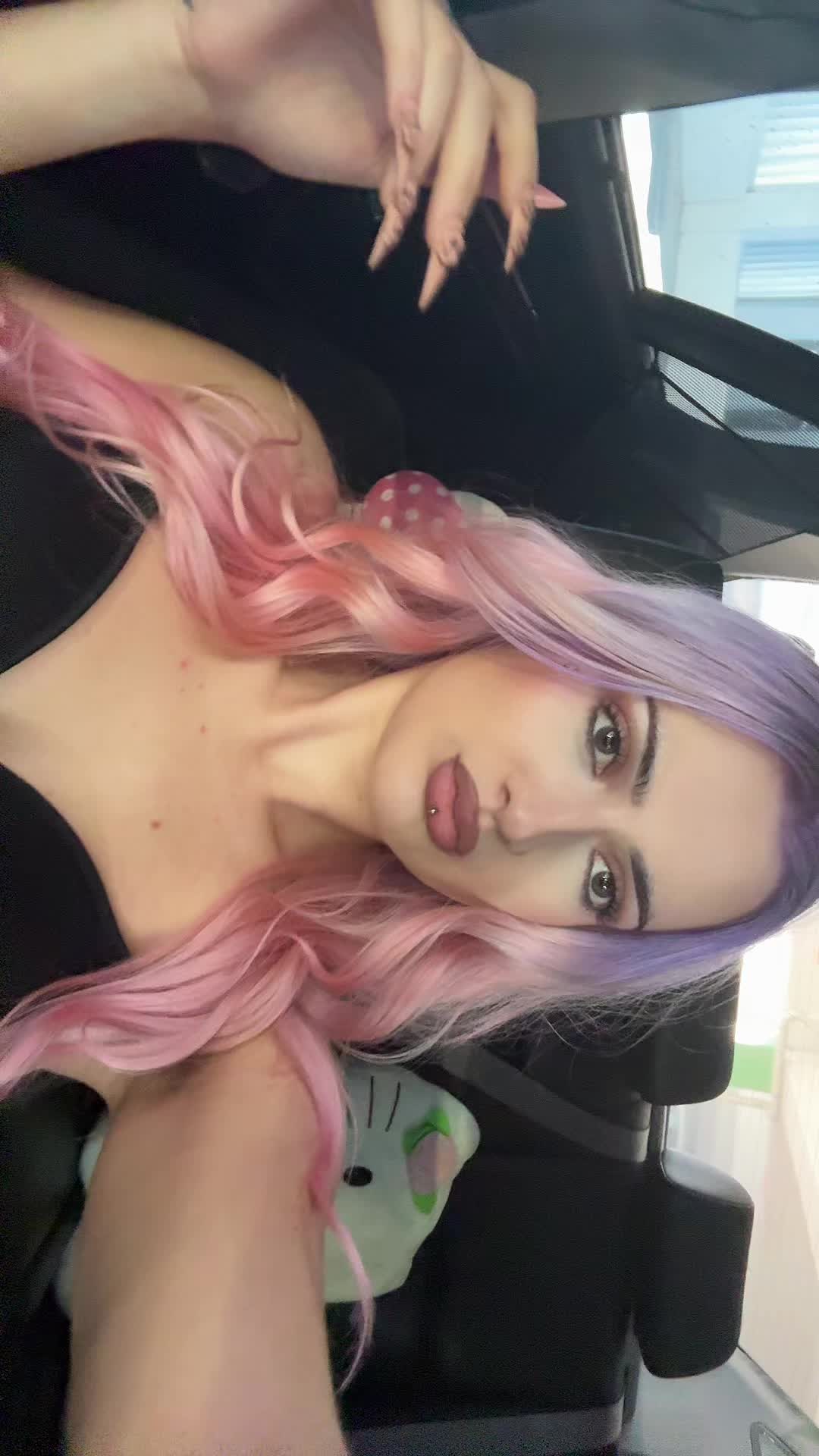 @elionathequeen_