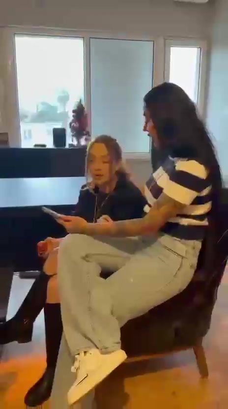 @Kimbudilek0