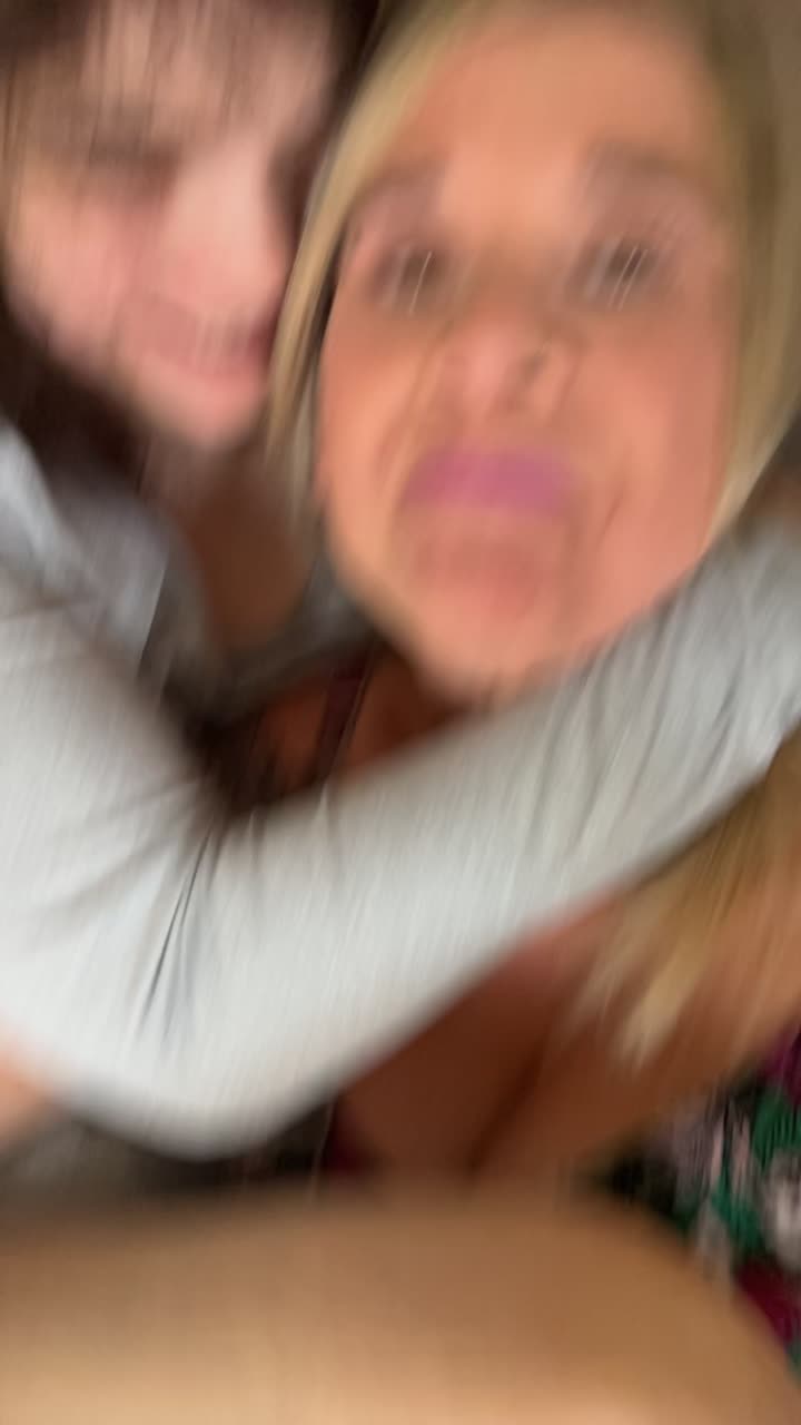 @Hotmomvibes