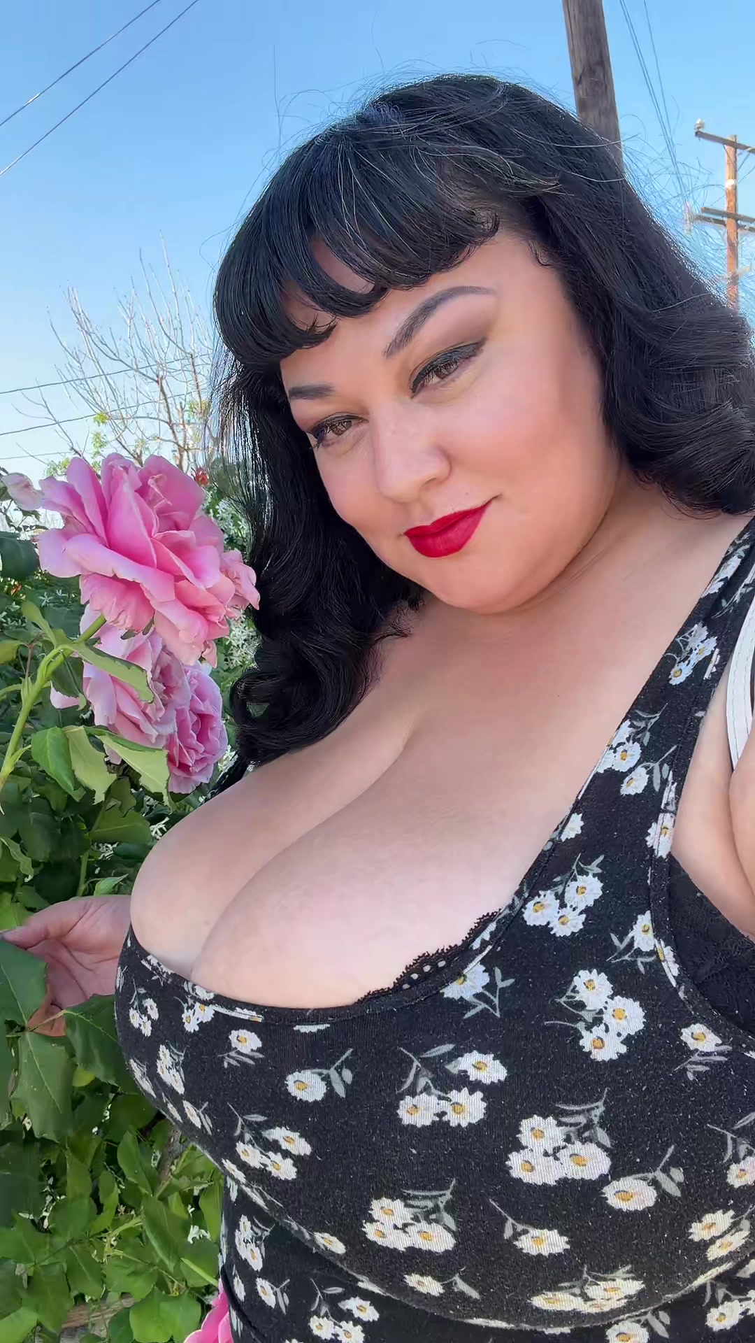 @MistressJuliaJuggs